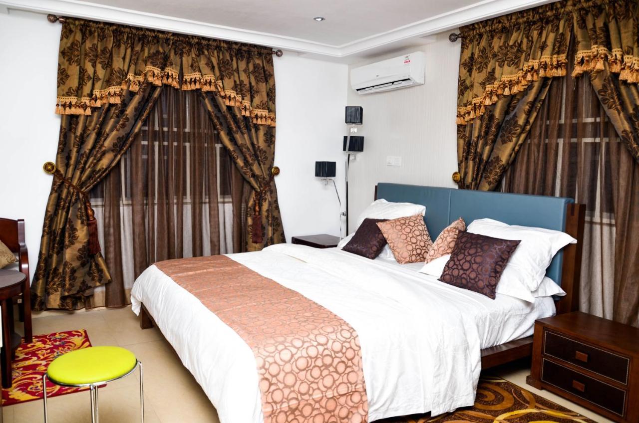 Crystal House International Hotel อิโลริน ภายนอก รูปภาพ