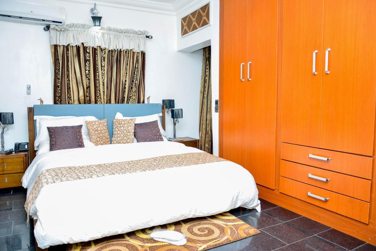 Crystal House International Hotel อิโลริน ภายนอก รูปภาพ