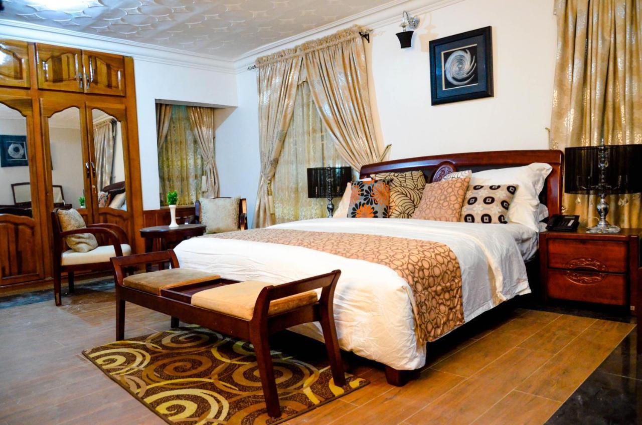 Crystal House International Hotel อิโลริน ภายนอก รูปภาพ