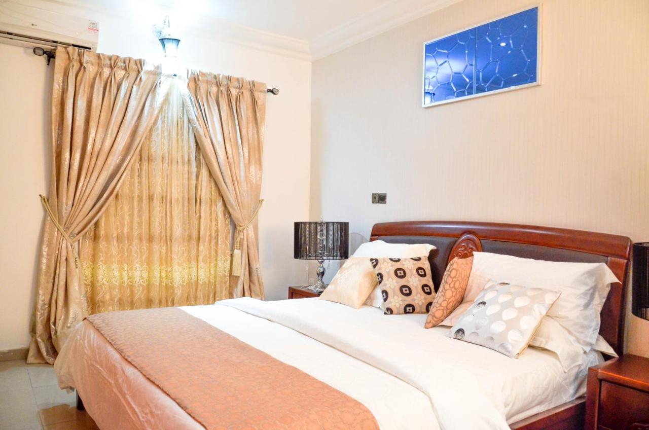 Crystal House International Hotel อิโลริน ภายนอก รูปภาพ