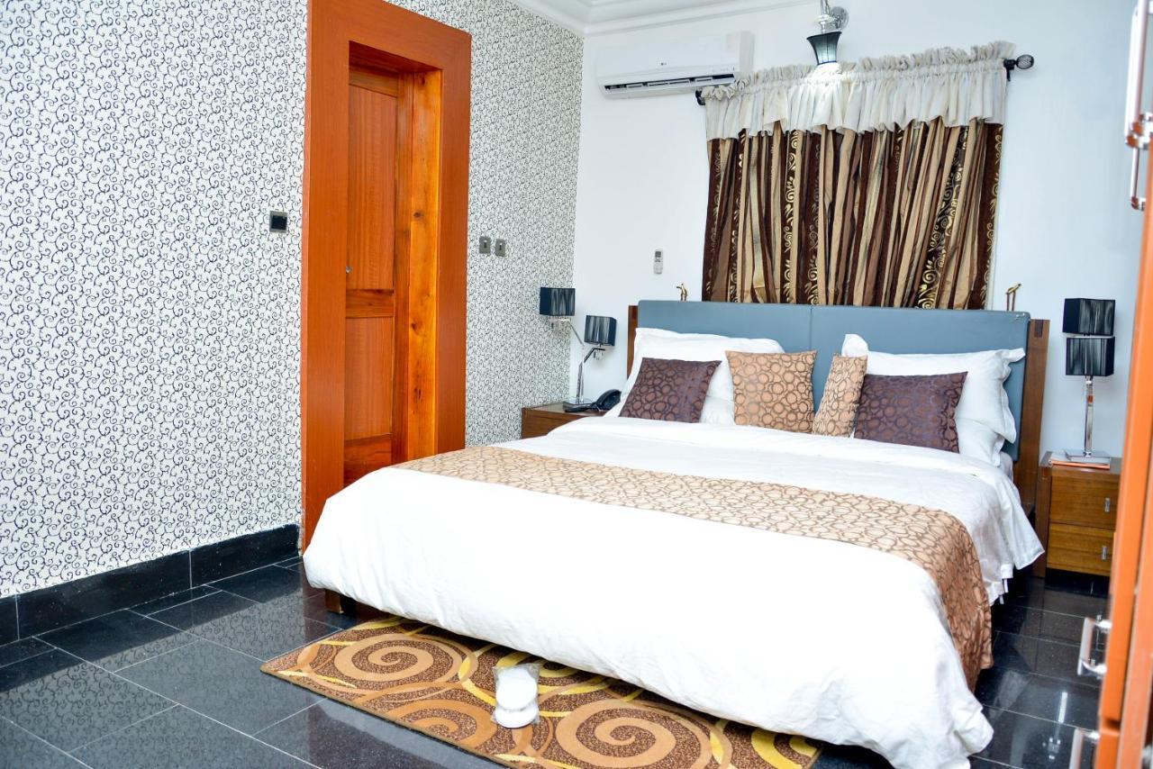 Crystal House International Hotel อิโลริน ภายนอก รูปภาพ