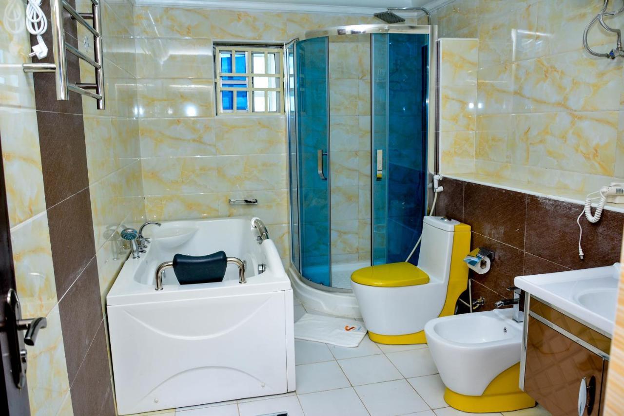 Crystal House International Hotel อิโลริน ภายนอก รูปภาพ