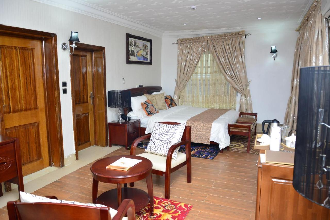Crystal House International Hotel อิโลริน ภายนอก รูปภาพ
