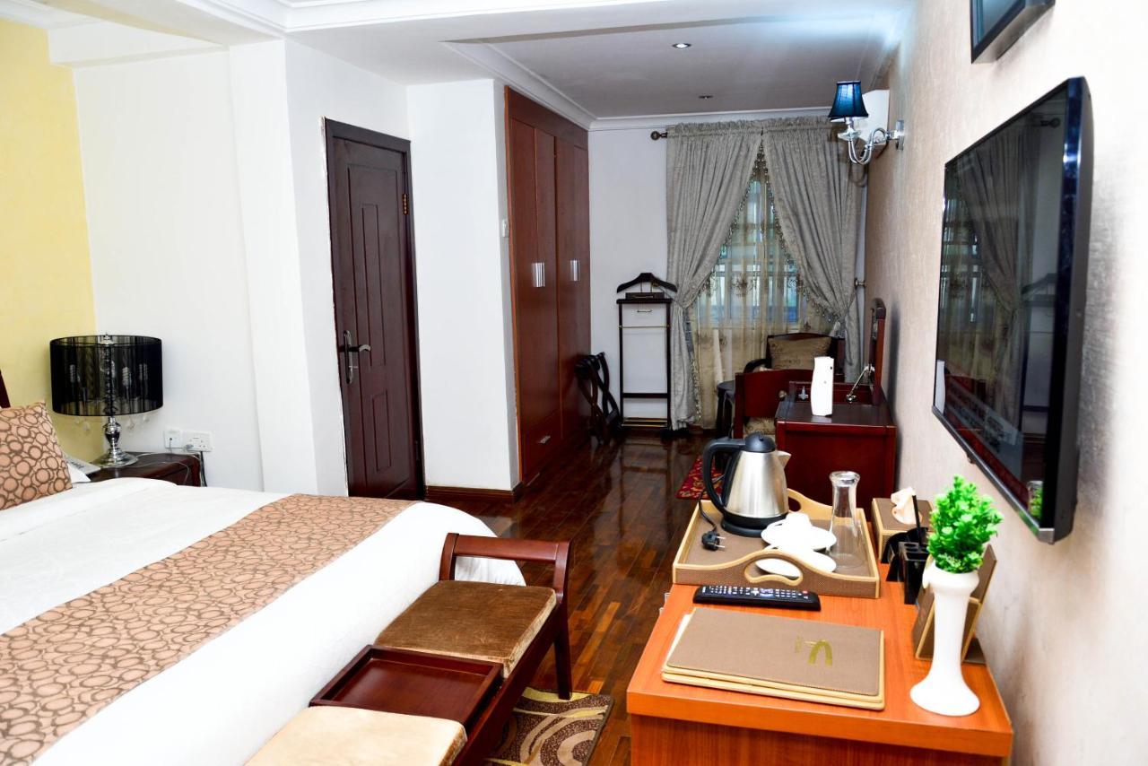 Crystal House International Hotel อิโลริน ภายนอก รูปภาพ