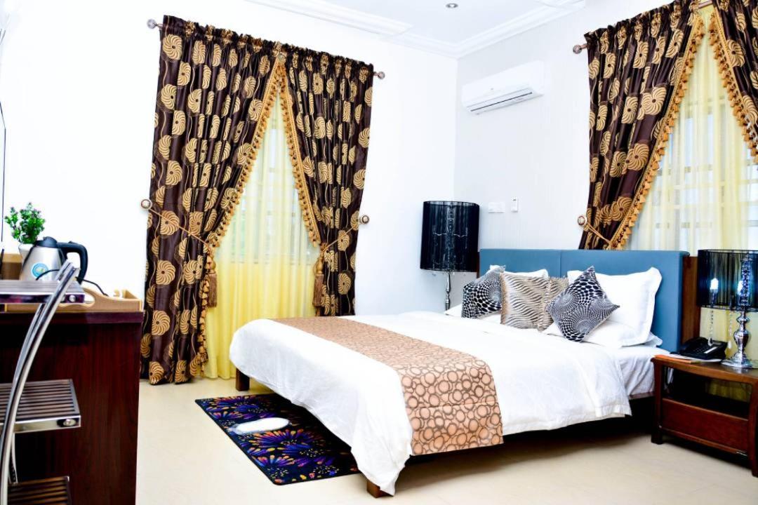 Crystal House International Hotel อิโลริน ภายนอก รูปภาพ