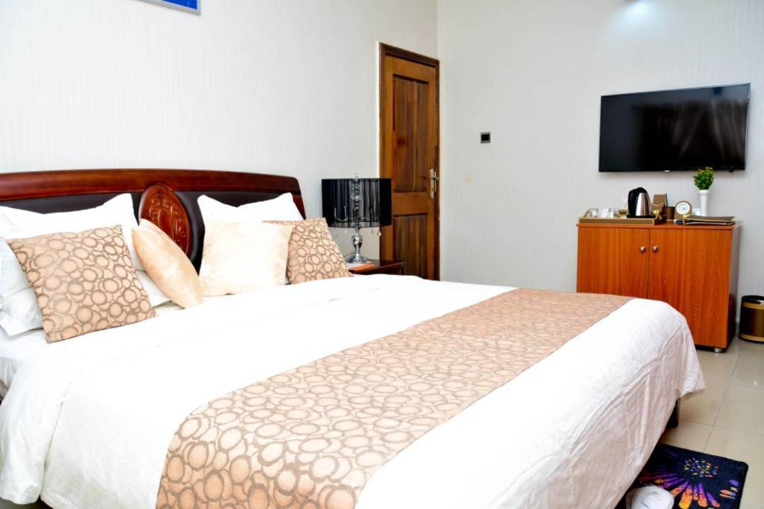 Crystal House International Hotel อิโลริน ภายนอก รูปภาพ