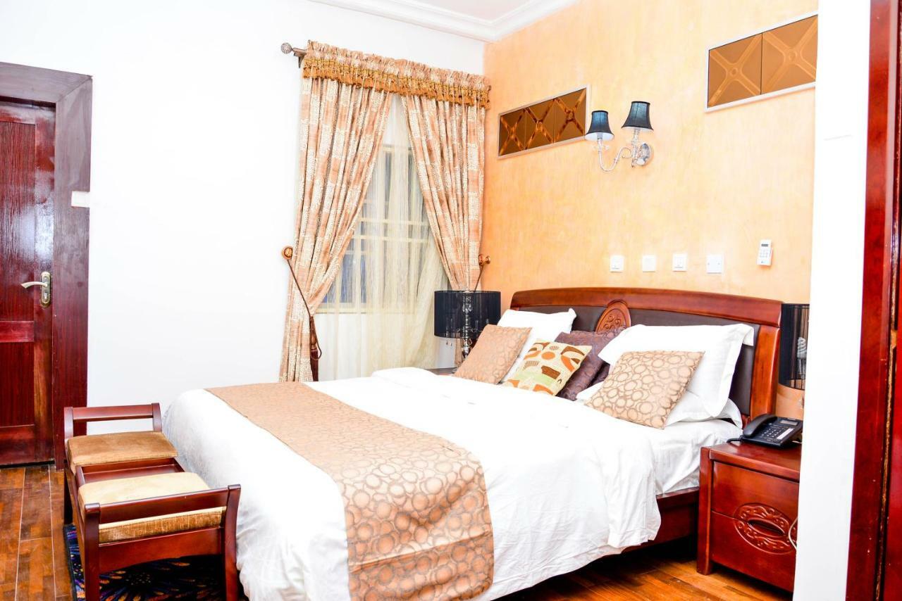 Crystal House International Hotel อิโลริน ภายนอก รูปภาพ