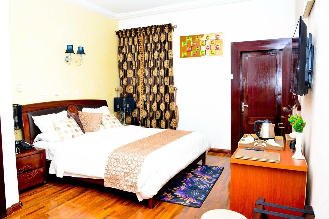 Crystal House International Hotel อิโลริน ภายนอก รูปภาพ