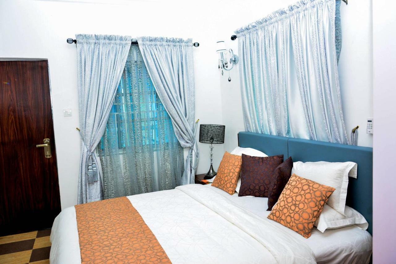 Crystal House International Hotel อิโลริน ภายนอก รูปภาพ
