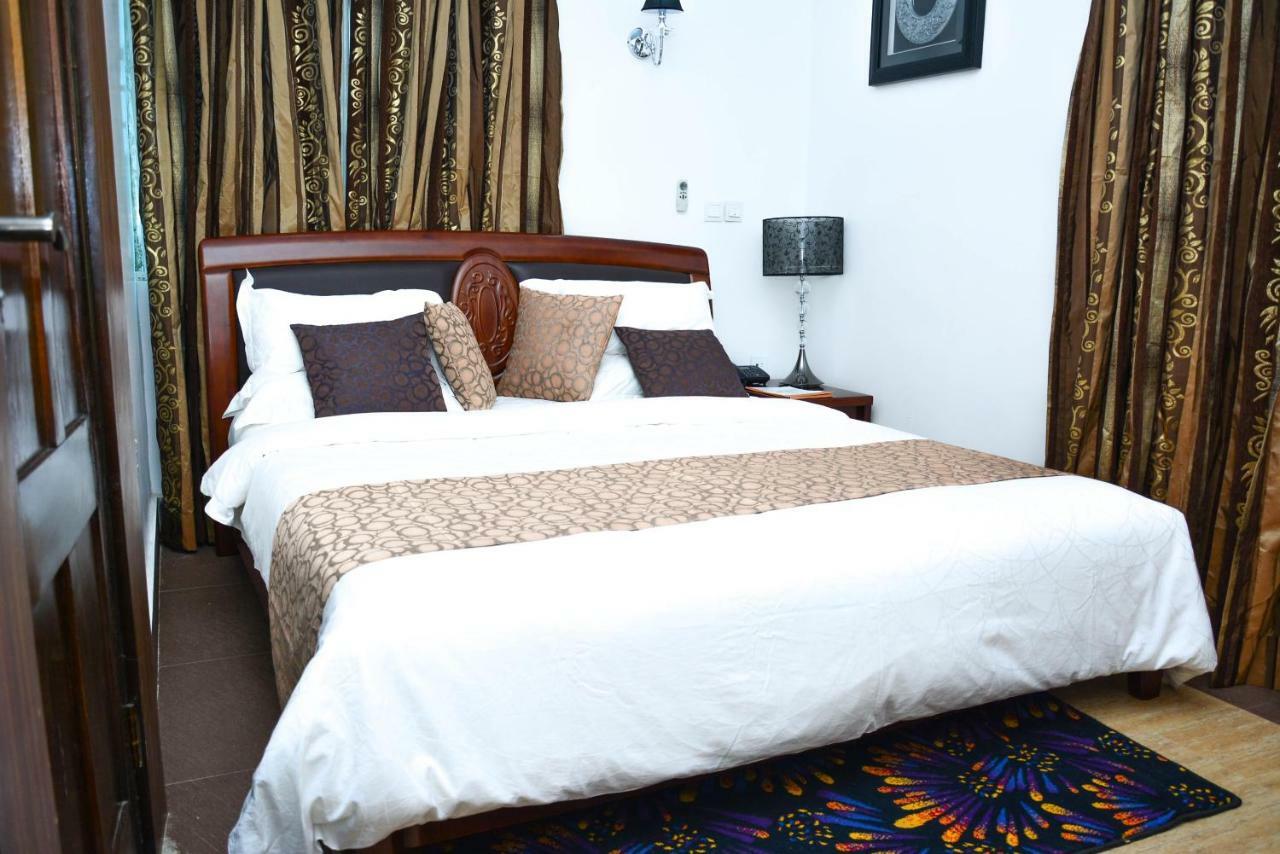 Crystal House International Hotel อิโลริน ภายนอก รูปภาพ