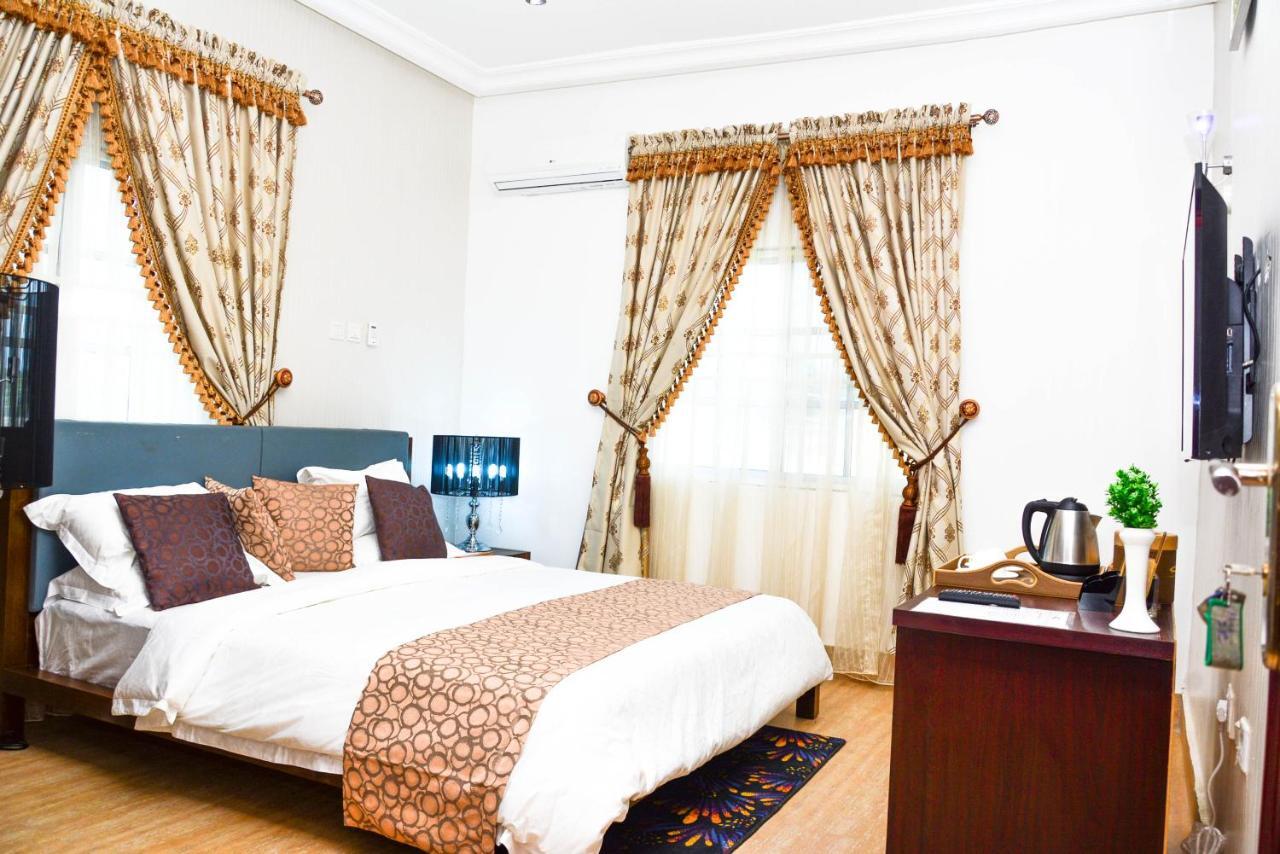 Crystal House International Hotel อิโลริน ภายนอก รูปภาพ