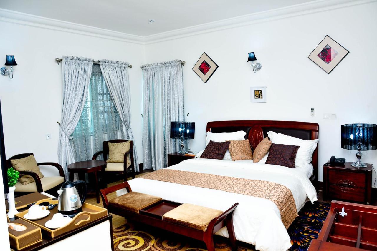 Crystal House International Hotel อิโลริน ภายนอก รูปภาพ