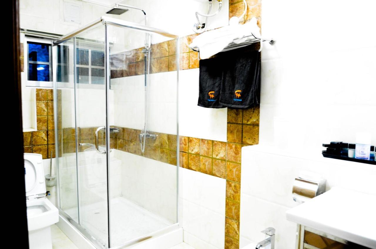 Crystal House International Hotel อิโลริน ภายนอก รูปภาพ